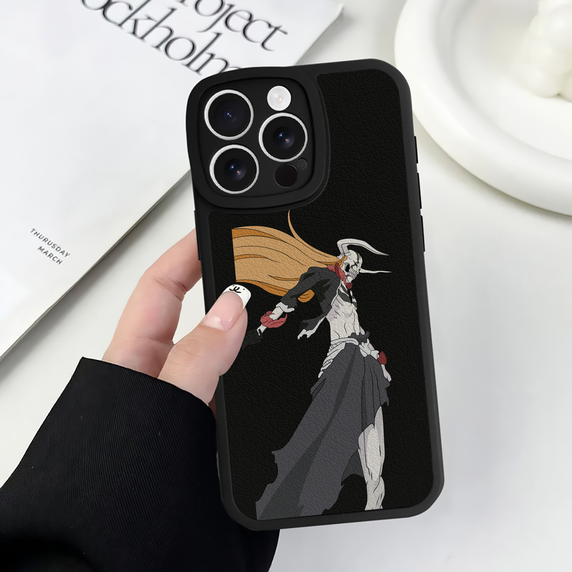 ブリーチ 黒崎一護（くろさき いちご）BLEACH Kurosaki Ichigo 【iPhone 16シリーズ対応】シリコンスマホケース（レザー調） 材質：シリコン